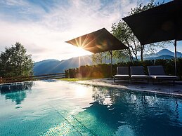 Apartment With Shared Infinity Pool
