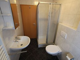 Wattloper Left Modern Retreat