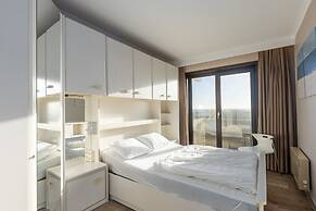Corner Apartment With Frontal sea View