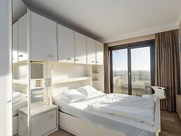Corner Apartment With Frontal sea View
