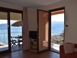 Garden Flat by Lake Maggiore