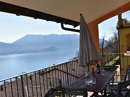 Garden Flat by Lake Maggiore