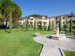 Apartment in Greoux-les-bains Near Lakes