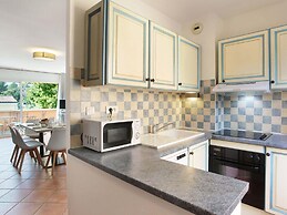 Apartment in Greoux-les-bains Near Lakes