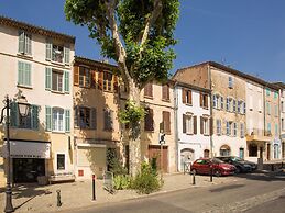 Chateau in Lorgues With Pool & Vineyard Views