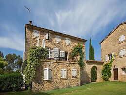 Chateau in Lorgues With Pool & Vineyard Views