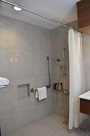 Holiday Inn & Suites Batangas Limapark by IHG