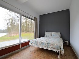Nature Retreat by the Lakes