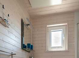 Houseboat Harmony