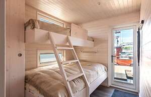 Houseboat Harmony
