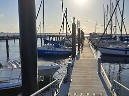 Houseboat Harmony