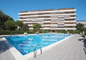 Apartment by the Beach With Pool View