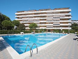 Apartment by the Beach With Pool View