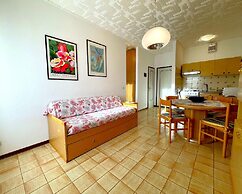 Apartment by the Beach With Pool View
