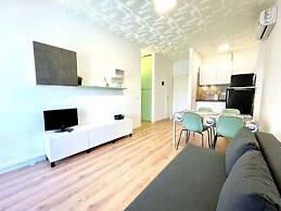 Apartment by the Beach With Pool View