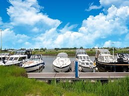 Charming Waterside Getaway