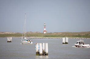 Charming Waterside Getaway