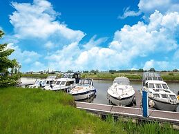 Charming Waterside Getaway