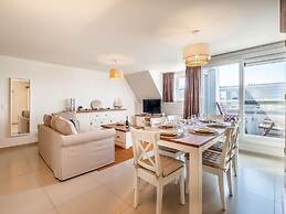 Coastal Retreat With Balcony