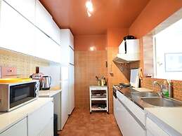Spacious Seafront Retreat