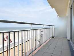 Spacious Seafront Retreat