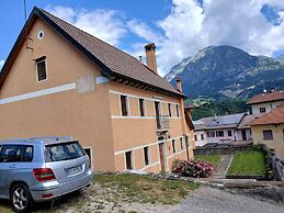 Charming Alpine Retreat for 9