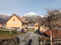 Charming Alpine Retreat for 9