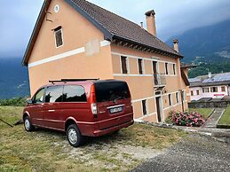 Charming Alpine Retreat for 9