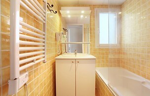 Apartment in Greoux-les-bains Near Lakes
