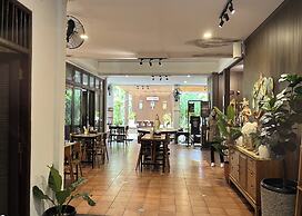 R Residence Jakarta