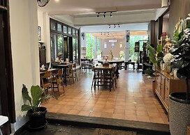 R Residence Jakarta