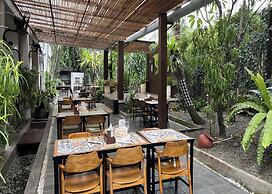 R Residence Jakarta