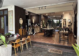 R Residence Jakarta