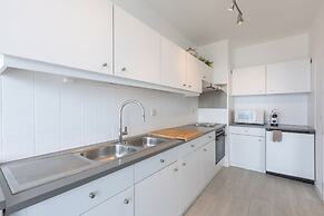 Cozy 1-bedroom Apartment With Sea View