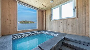 Changwon Healingtime Poolvilla Pension
