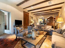 Beautiful Holiday Home With Private Pool