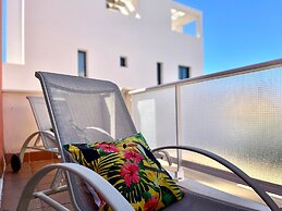 Apartment Near Beach With Pools in Spain