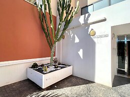 Apartment Near Beach With Pools in Spain