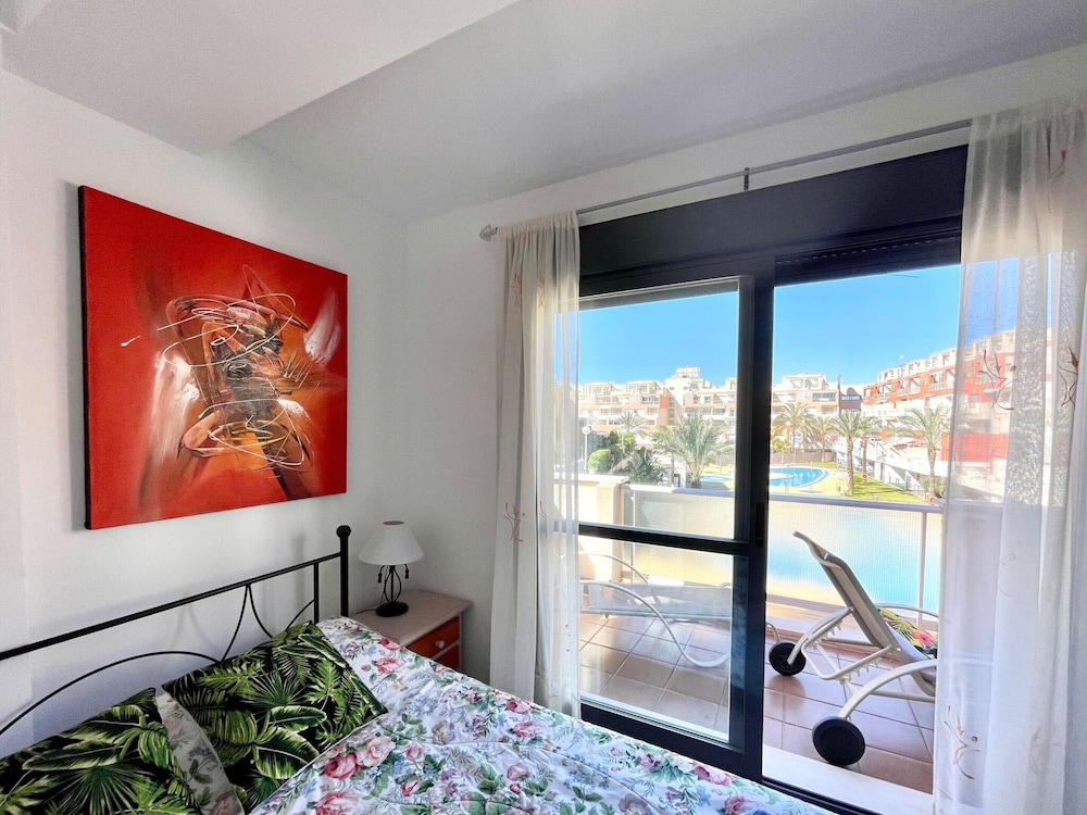 Apartment Near Beach With Pools in Spain