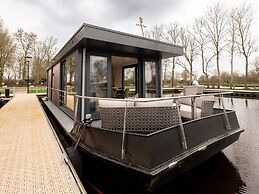 Houseboat in Offingawier With Sea View