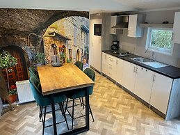 Charming Chalet With Spacious Enclosed Garden