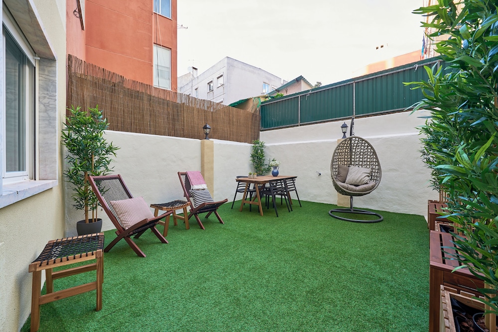 Belem Light Filled Apt With Patio, By Timecooler