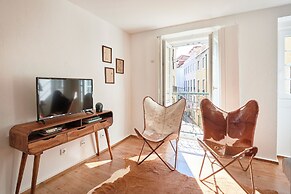 Idyllic Light-Filled Alfama Apt, By Timecooler