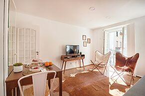 Idyllic Light-Filled Alfama Apt, By Timecooler