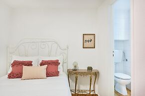 Idyllic Light-Filled Alfama Apt, By Timecooler