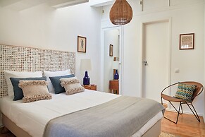 Idyllic Light-Filled Alfama Apt, By Timecooler