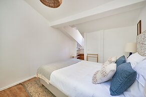 Idyllic Light-Filled Alfama Apt, By Timecooler