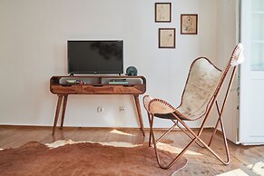 Idyllic Light-Filled Alfama Apt, By Timecooler