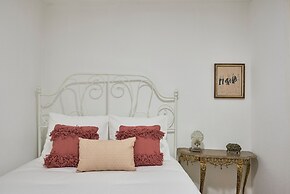 Idyllic Light-Filled Alfama Apt, By Timecooler