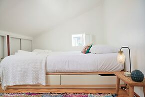 Central, Comfy And Light-Filled Apt, By Timecooler